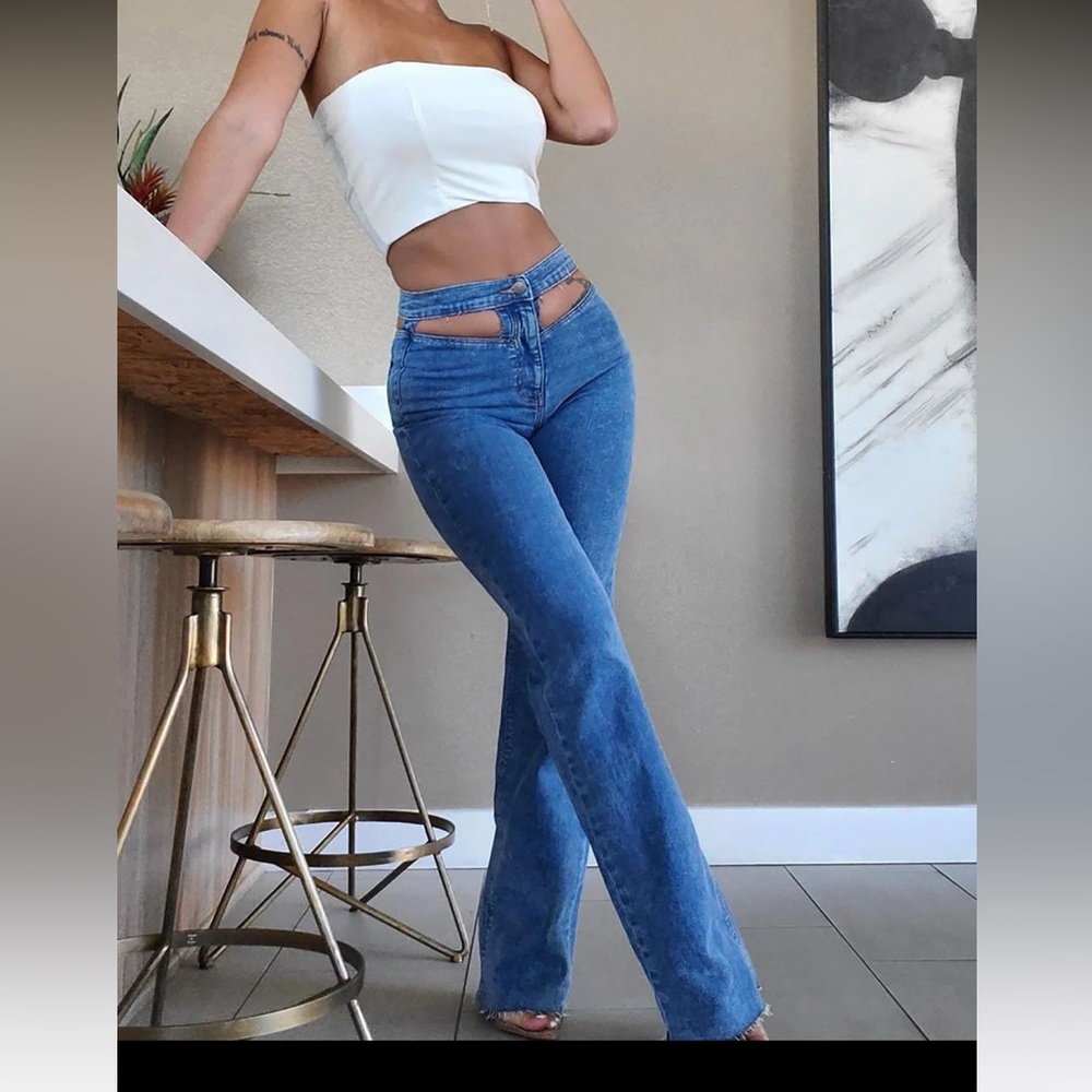 Fashion nova cut out jeans! Fits like size 9/10